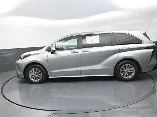 2025 Toyota Sienna LE 8 Passenger