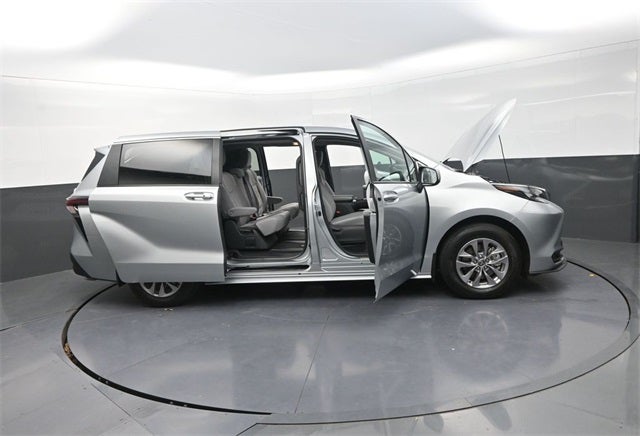 2025 Toyota Sienna LE 8 Passenger