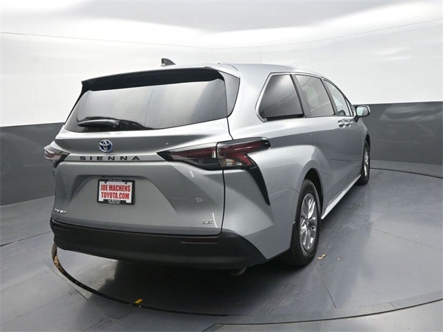 2025 Toyota Sienna LE 8 Passenger