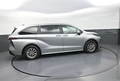 2025 Toyota Sienna LE 8 Passenger
