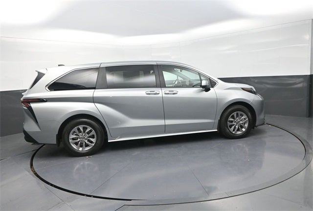 2025 Toyota Sienna LE 8 Passenger