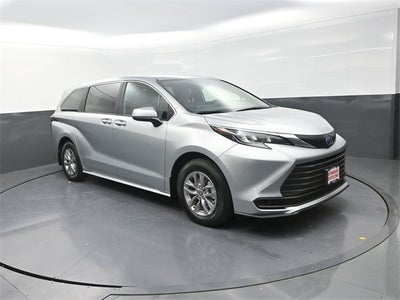 2025 Toyota Sienna LE 8 Passenger