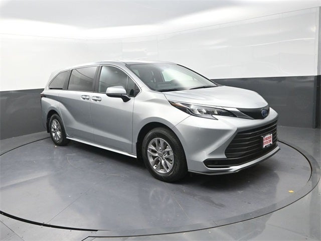 2025 Toyota Sienna LE 8 Passenger