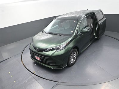 2026 Toyota Sienna LE 8 Passenger