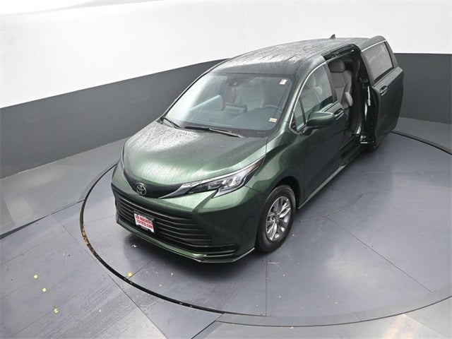 2026 Toyota Sienna LE 8 Passenger