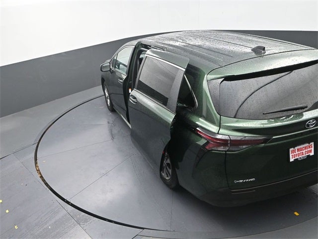 2026 Toyota Sienna LE 8 Passenger