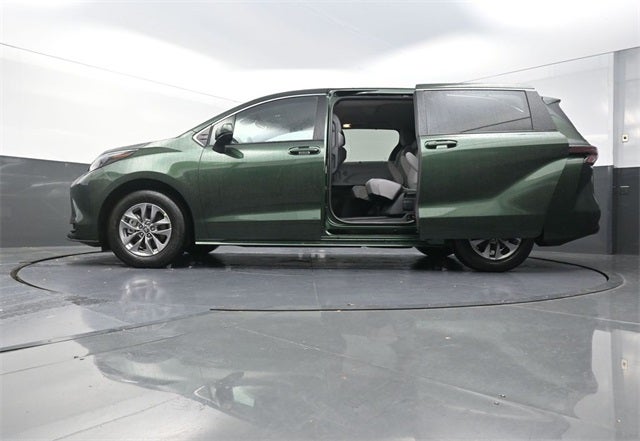 2026 Toyota Sienna LE 8 Passenger