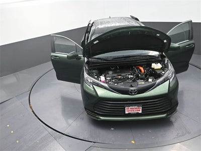 2026 Toyota Sienna LE 8 Passenger