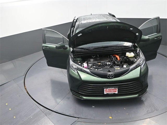 2026 Toyota Sienna LE 8 Passenger