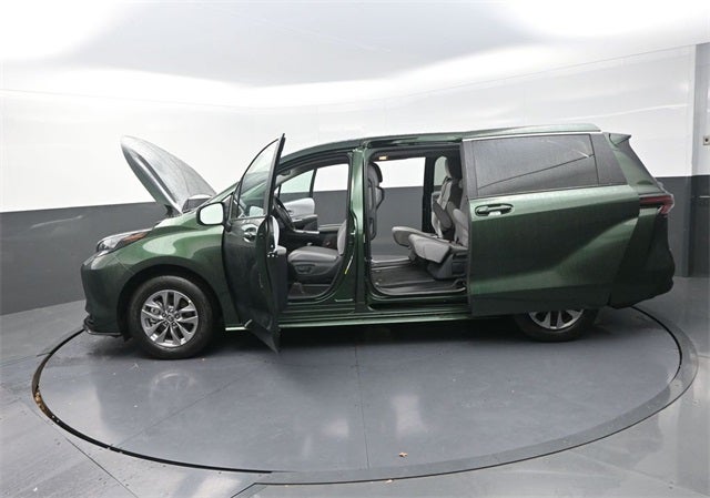 2026 Toyota Sienna LE 8 Passenger
