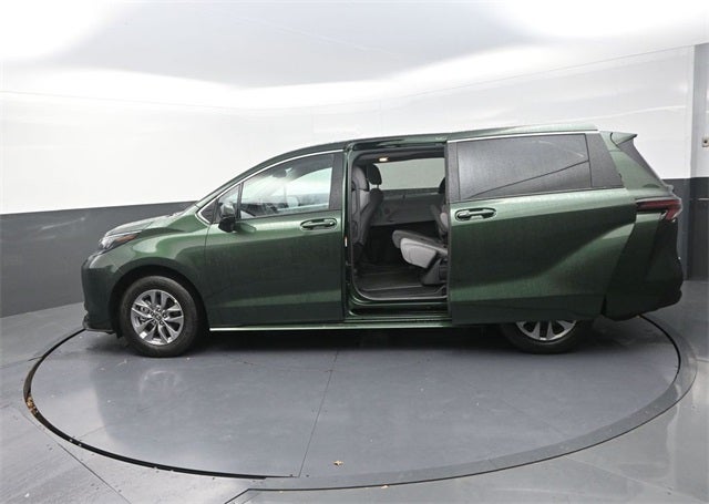 2026 Toyota Sienna LE 8 Passenger