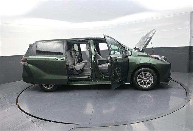 2026 Toyota Sienna LE 8 Passenger