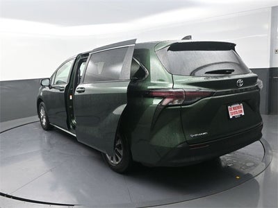 2026 Toyota Sienna LE 8 Passenger