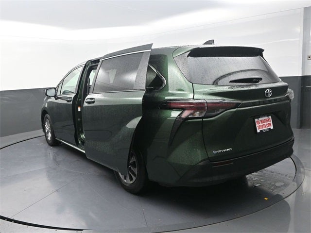 2026 Toyota Sienna LE 8 Passenger