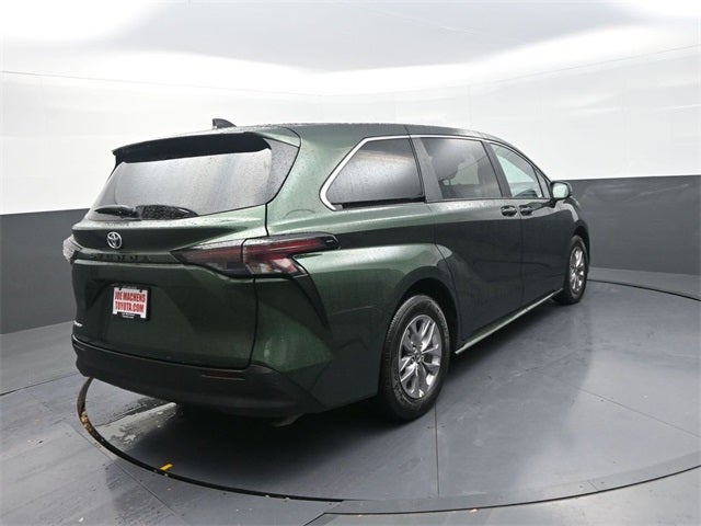 2026 Toyota Sienna LE 8 Passenger