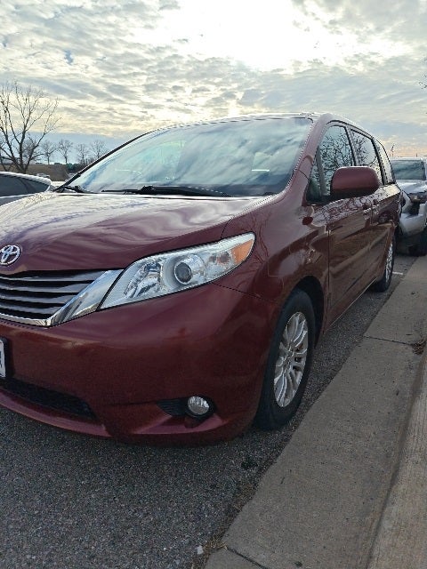 2016 Toyota Sienna XLE 7 Passenger