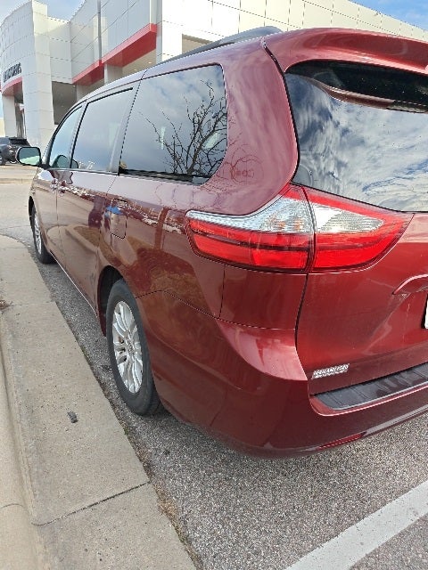 2016 Toyota Sienna XLE 7 Passenger