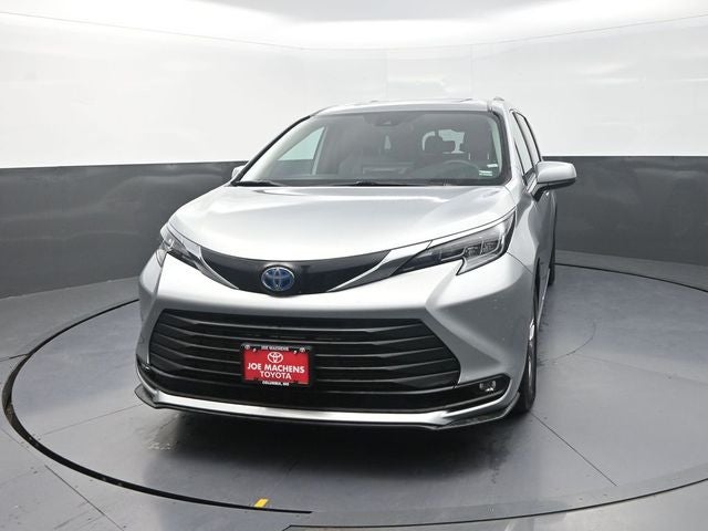 2025 Toyota Sienna XLE 8 Passenger