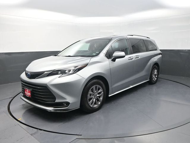 2025 Toyota Sienna XLE 8 Passenger
