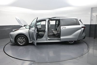2025 Toyota Sienna XLE 8 Passenger