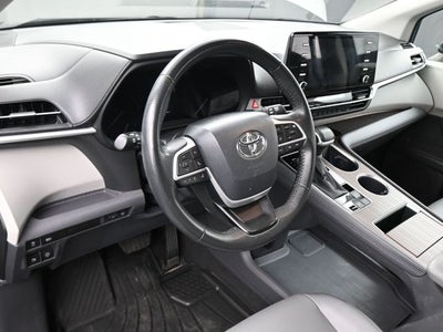 2024 Toyota Sienna XLE