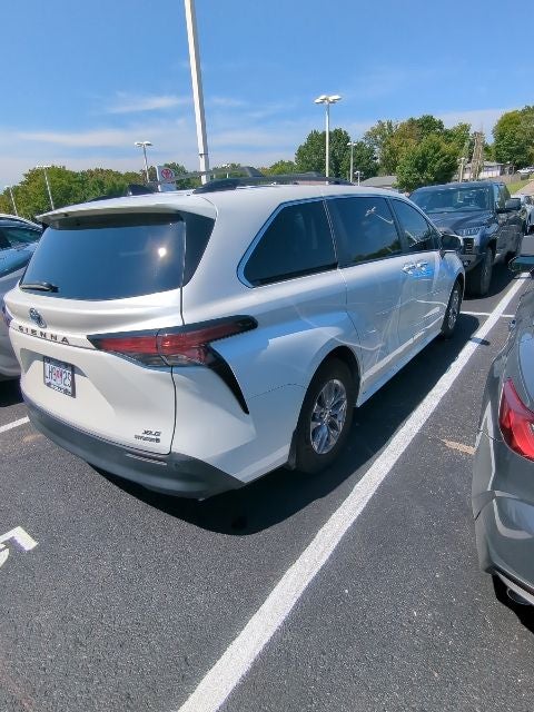 2021 Toyota Sienna XLE 7 Passenger