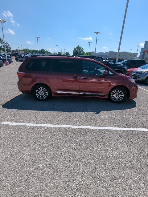 2018 Toyota Sienna XLE 8 Passenger
