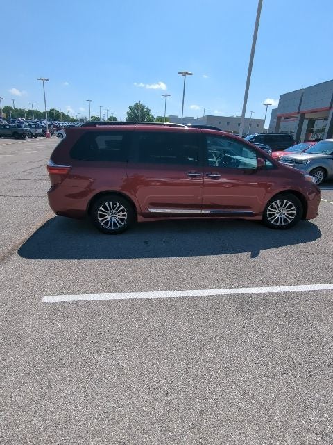 2018 Toyota Sienna XLE 8 Passenger