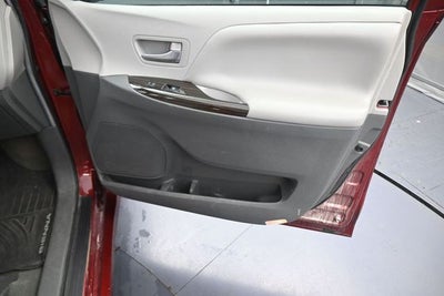 2018 Toyota Sienna XLE 8 Passenger