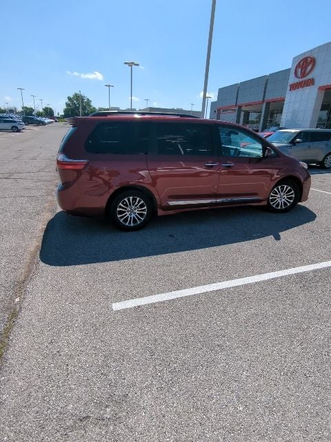 2018 Toyota Sienna XLE 8 Passenger