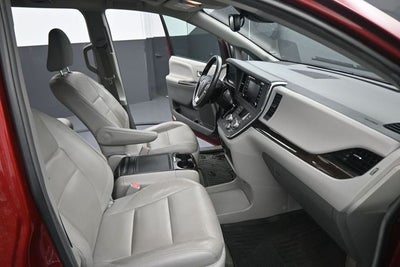 2018 Toyota Sienna XLE 8 Passenger