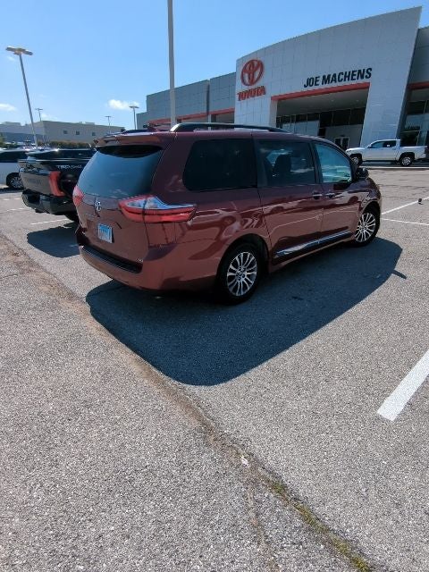 2018 Toyota Sienna XLE 8 Passenger