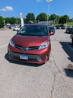 2018 Toyota Sienna XLE 8 Passenger
