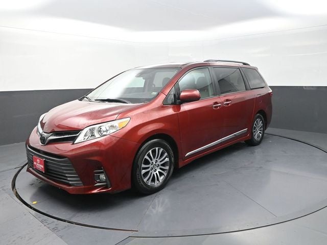 2018 Toyota Sienna XLE 8 Passenger