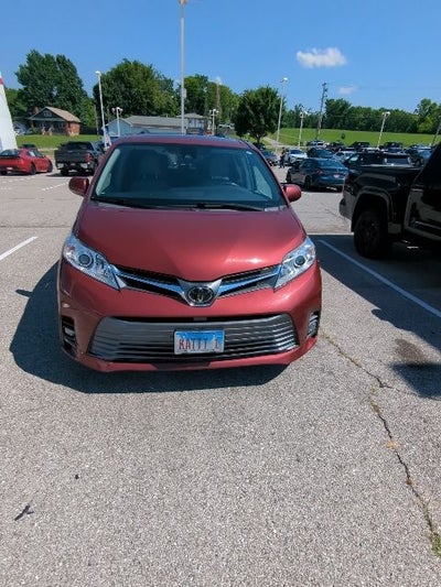 2018 Toyota Sienna XLE 8 Passenger