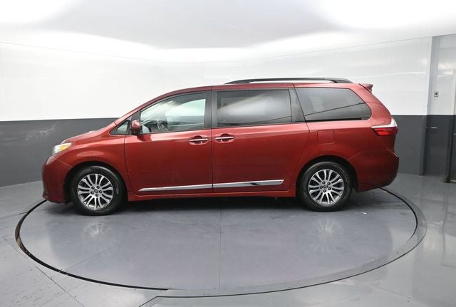 2018 Toyota Sienna XLE 8 Passenger