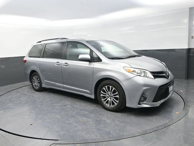 2018 Toyota Sienna XLE 8 Passenger