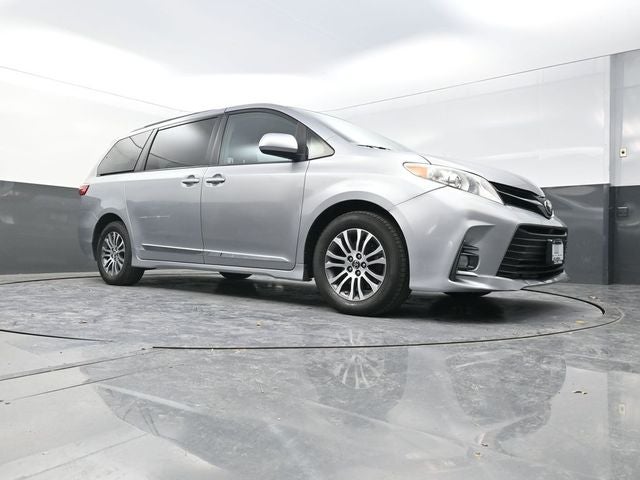 2018 Toyota Sienna XLE 8 Passenger