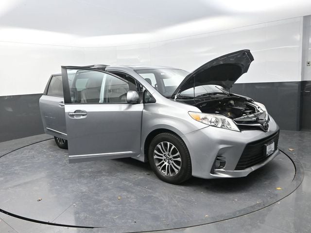 2018 Toyota Sienna XLE 8 Passenger