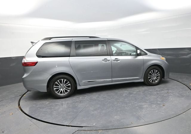 2018 Toyota Sienna XLE 8 Passenger