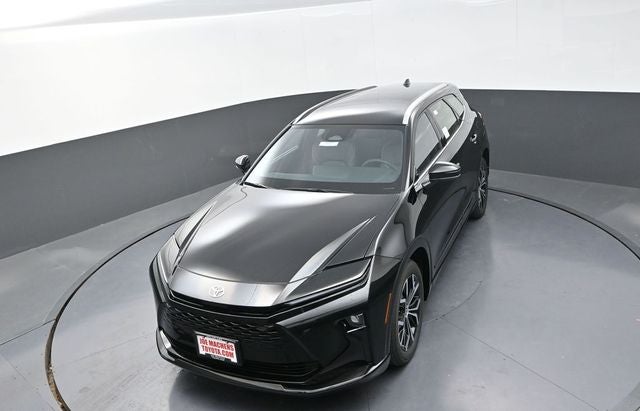 2025 Toyota Crown Signia XLE