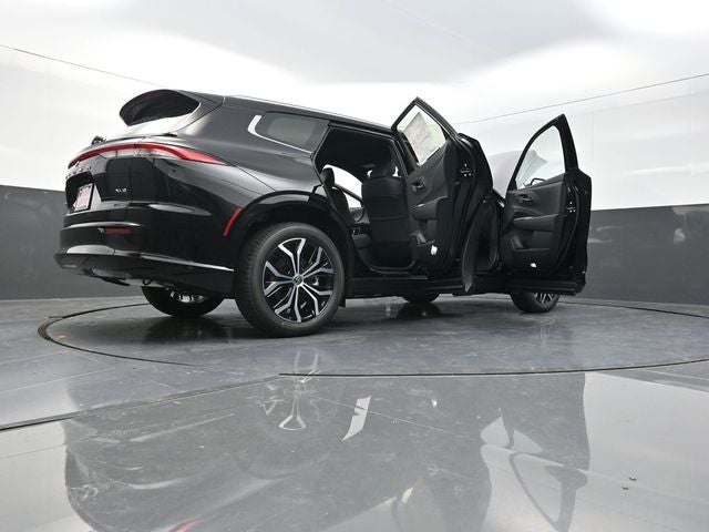 2025 Toyota Crown Signia XLE