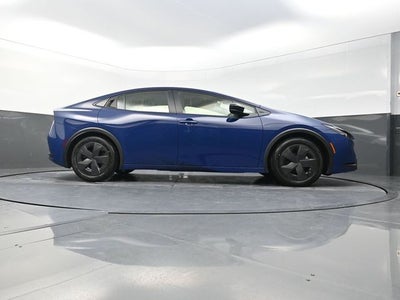 2025 Toyota Prius LE