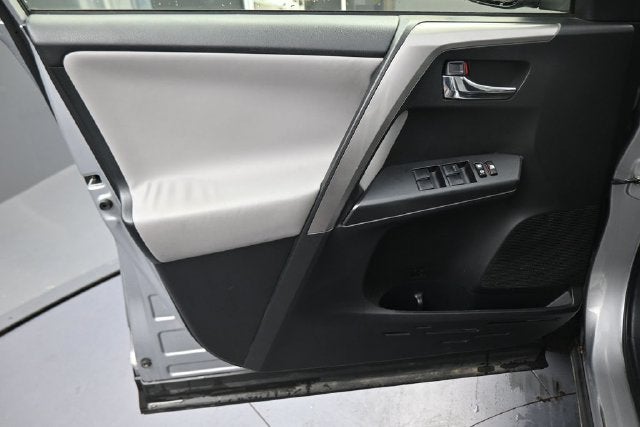 2017 Toyota RAV4 Hybrid XLE