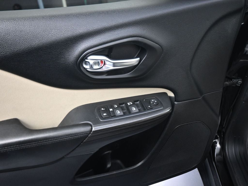 2017 Jeep Cherokee Sport