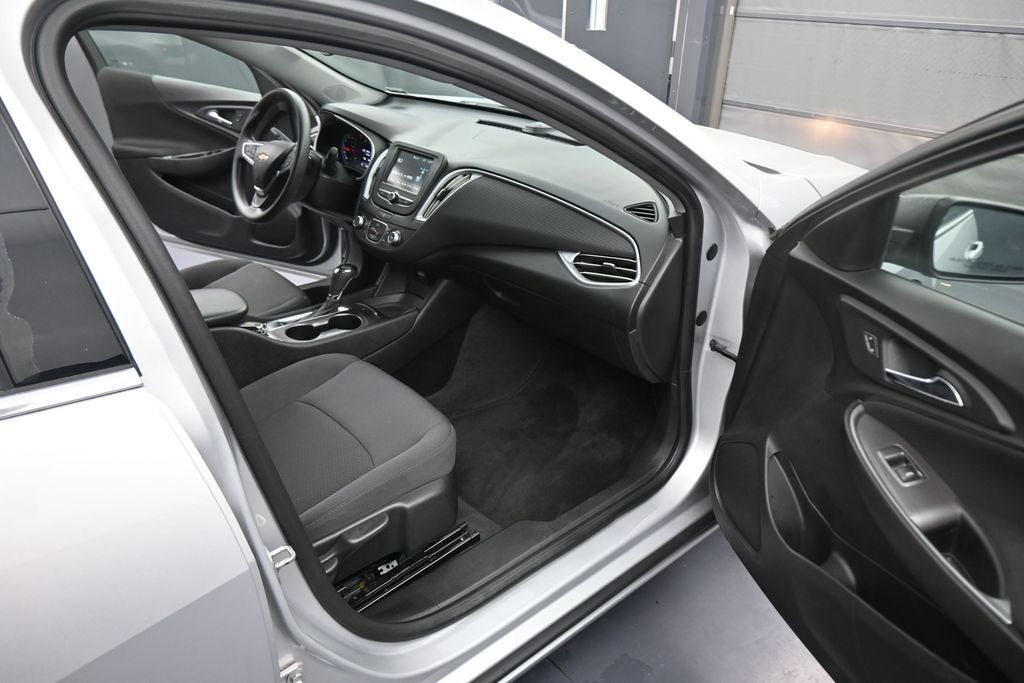2017 Chevrolet Malibu LS 1FL
