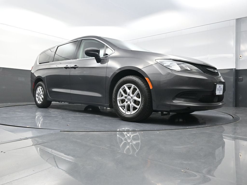 2022 Chrysler Voyager LX