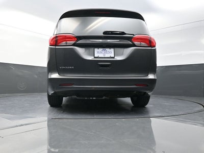 2022 Chrysler Voyager LX