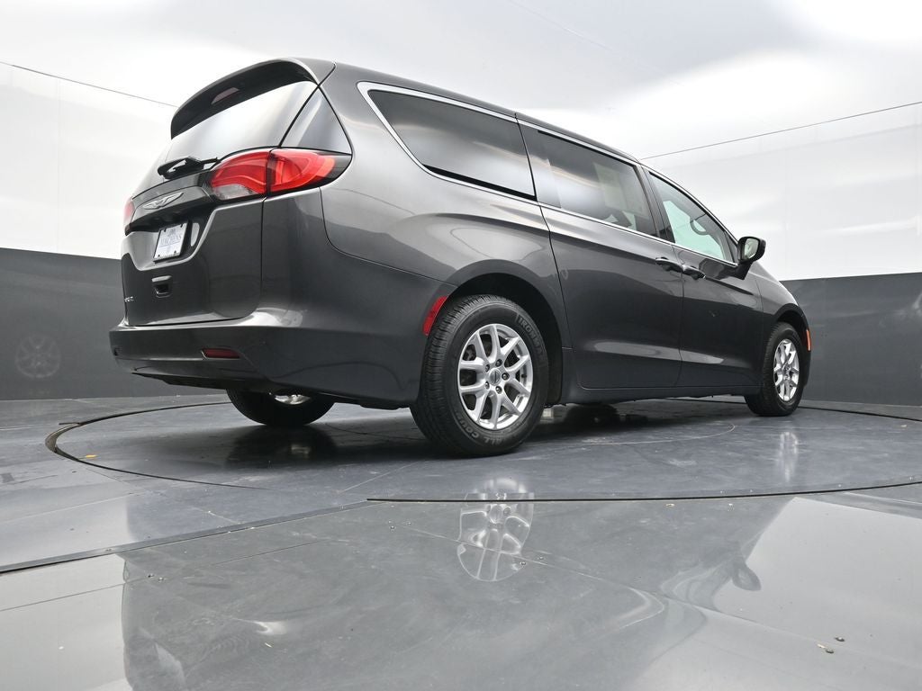 2022 Chrysler Voyager LX