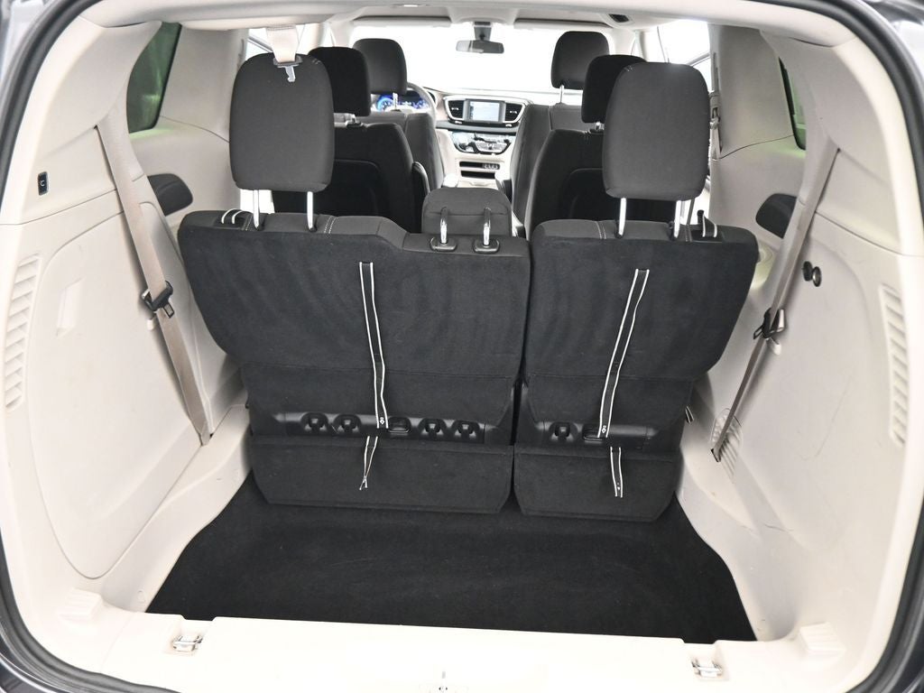 2022 Chrysler Voyager LX